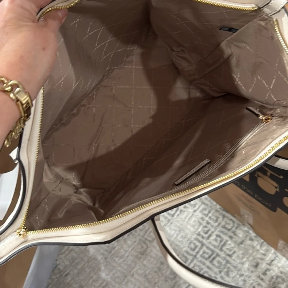 Michael Kors Cream Large Tote Bag - Picture 5 of 8